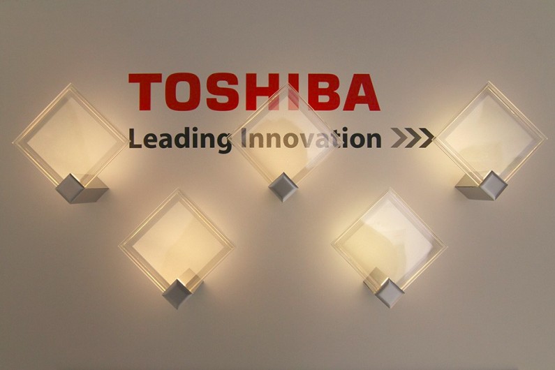 Toshiba-transparent-oled