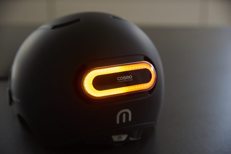 Cosmo Fusion casque LED feux de signalisation stop clignotant