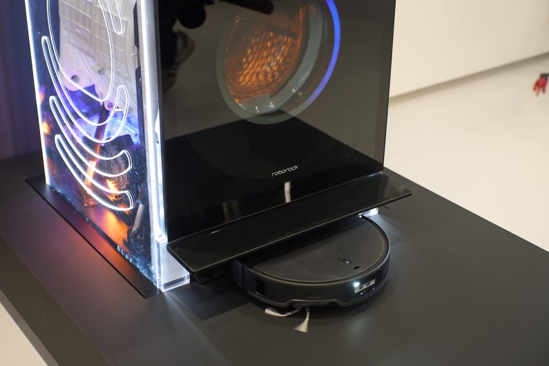 Roborock 4-in-1 cleaning hub